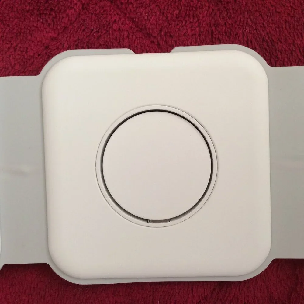 UCOMX Nano 3-N-1 Wireless Charger for Apple Devices